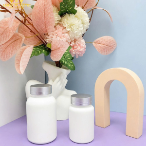 Alternative view of HŨ THUỐC HDPE 100ML – 150ML NẮP 38MM